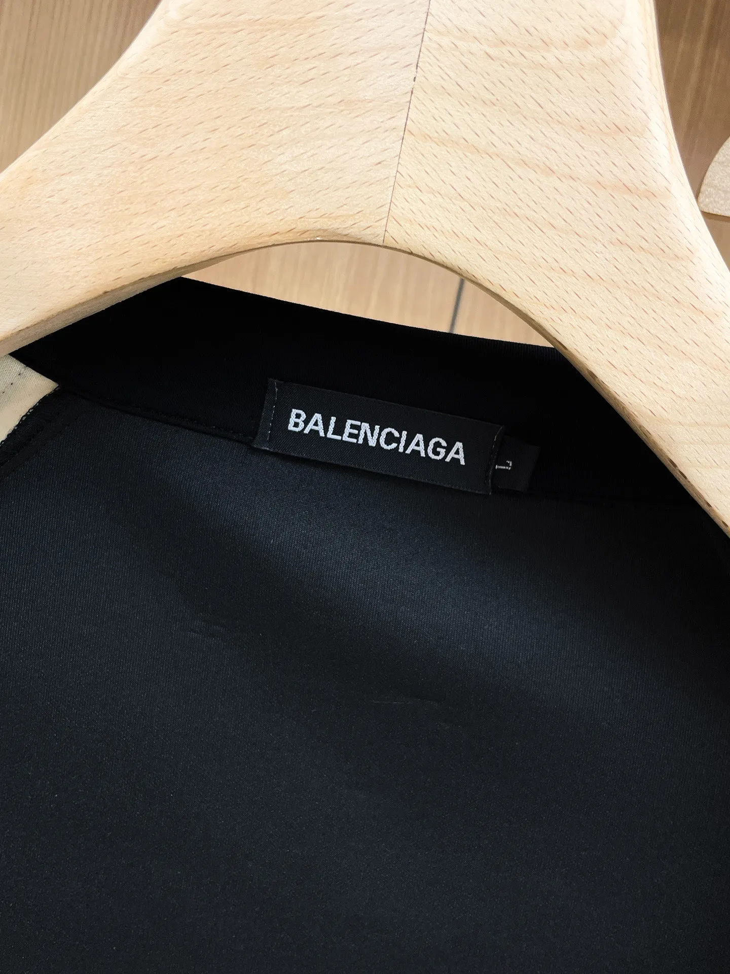 Balenciaga 2026 New Arrival counter Same Style casual suit, Breathable, comfortable and casual! Full of high-end feel! The details are exquisite and high-end, and the workmanship is impeccable! The original Premium fabric is very high-end! The fabric is crisp and anti-wrinkle Wear-Resistant, warm, neat and stylish. Everyone must buy a set this autumn and winter. They must look cool and cool when wearing them. We especially recommend Sizes M-3XL
